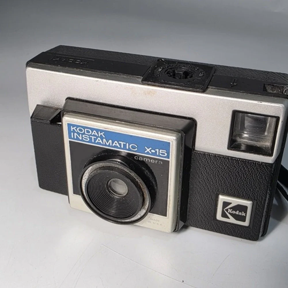 Vintage Kodak Instamatic X-15 Film Camera Black &‎ Silver 1970's Movie Prop USA